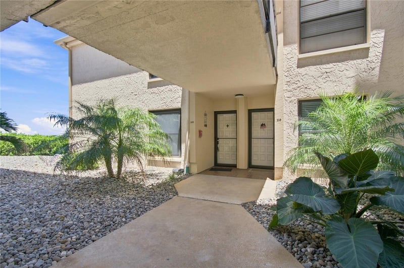 6177 Sun Blvd #109, St Petersburg, FL 33715