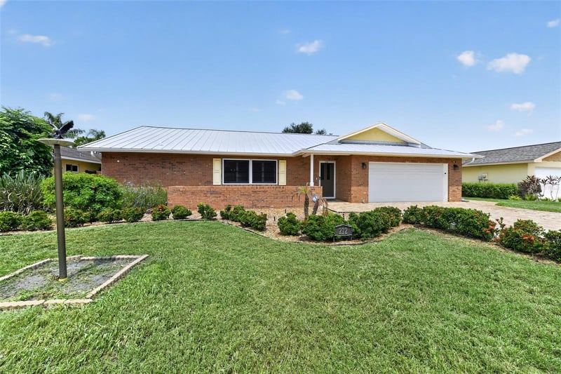 212 68th St, Bradenton, FL 34209