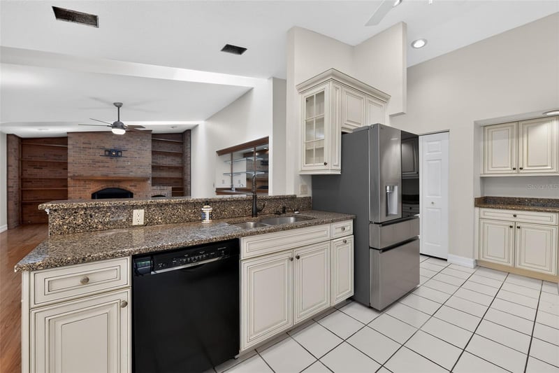 212 68th St, Bradenton, FL 34209