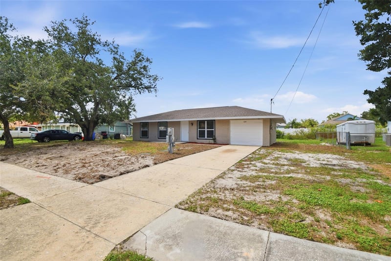 1334 Atlantic Dr, Ruskin, FL 33570