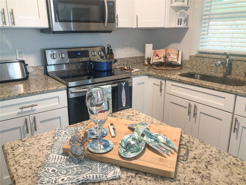 621 Mehlenbacher Rd, Belleair Bluffs, FL 33770