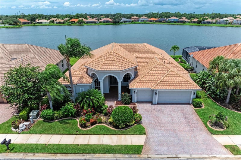 6988 74th Street Cir, Bradenton, FL 34203