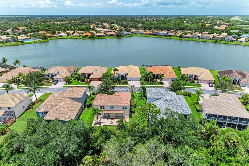 6988 74th Street Cir, Bradenton, FL 34203
