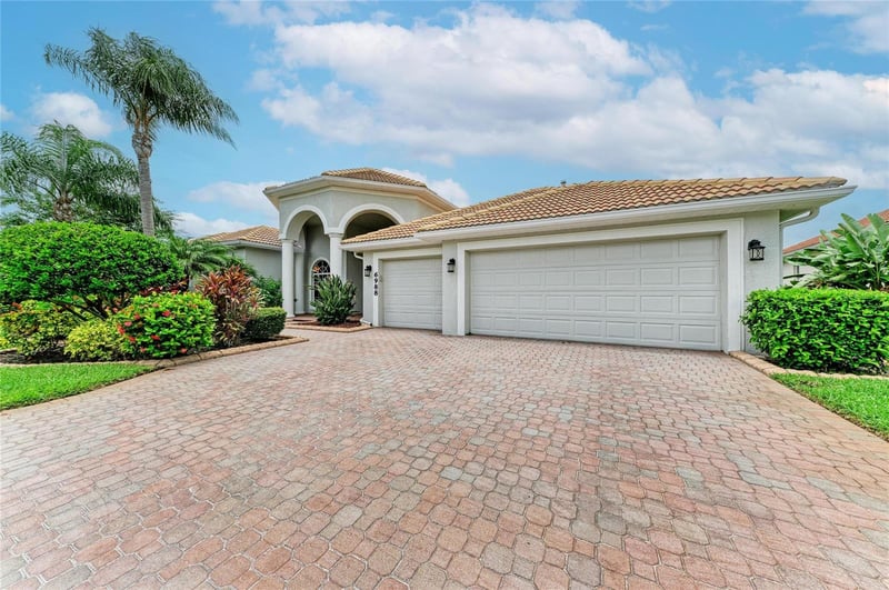 6988 74th Street Cir, Bradenton, FL 34203