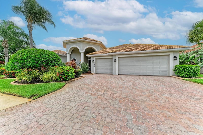 6988 74th Street Cir, Bradenton, FL 34203
