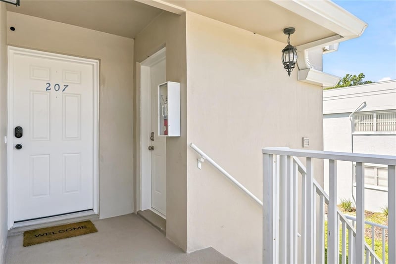 919 Osceola Rd #207, Belleair, FL 33756