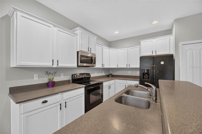 2637 Walden Woods Dr, Plant City, FL 33566