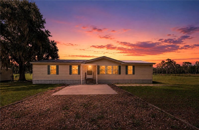 2806 Lawrence Rd, Plant City, FL 33565