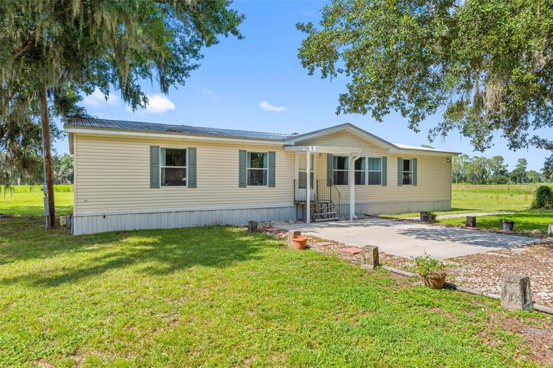 2806 Lawrence Rd, Plant City, FL 33565