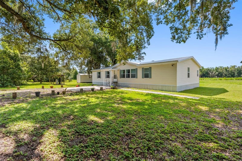 2806 Lawrence Rd, Plant City, FL 33565