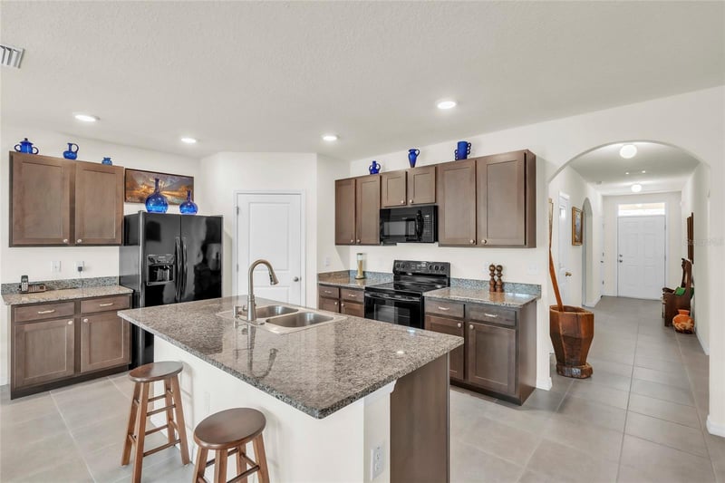 9527 Sunstone Blvd, Thonotosassa, FL 33592
