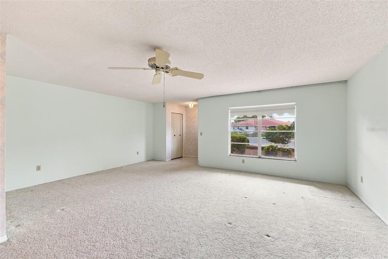 127 Wintersong Ln, Sun City Center, FL 33573