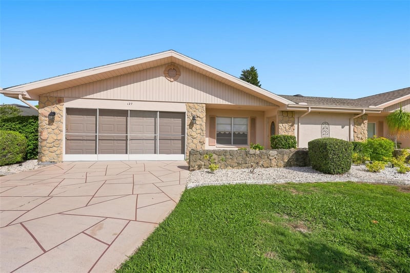 127 Wintersong Ln, Sun City Center, FL 33573