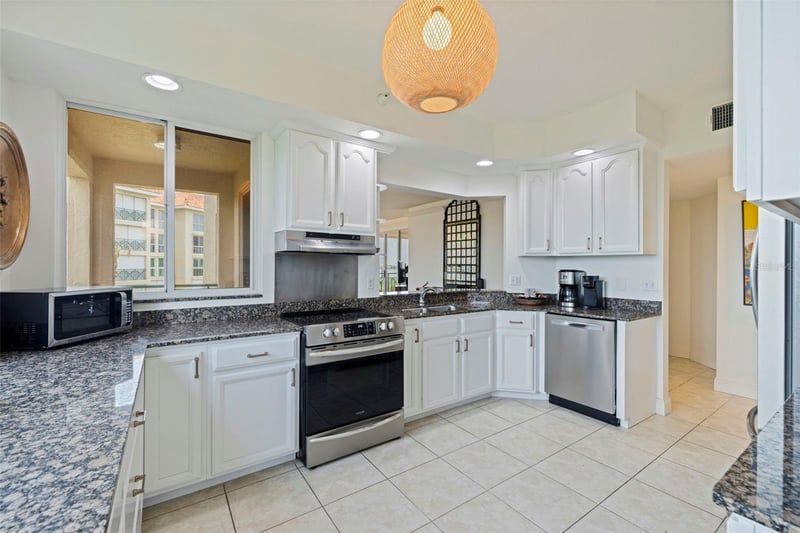 4737 Dolphin Cay Ln #401, St Petersburg, FL 33711
