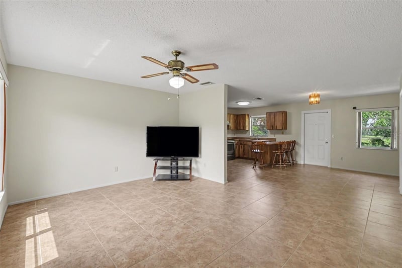 3149 Sydney Dover Rd, Dover, FL 33527