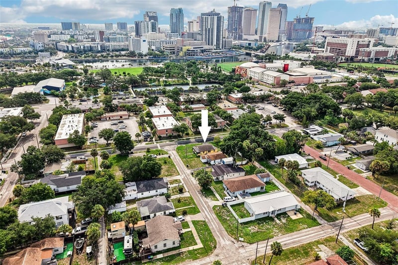1002 Nassau St, Tampa, FL 33607