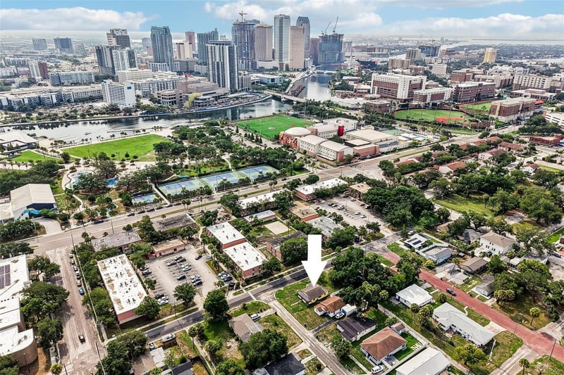 1002 Nassau St, Tampa, FL 33607
