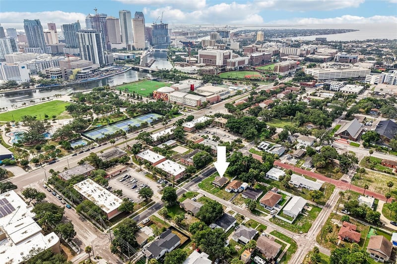 1002 Nassau St, Tampa, FL 33607