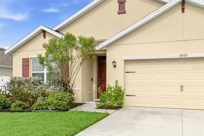 3909 Park Willow Ave, Palmetto, FL 34221
