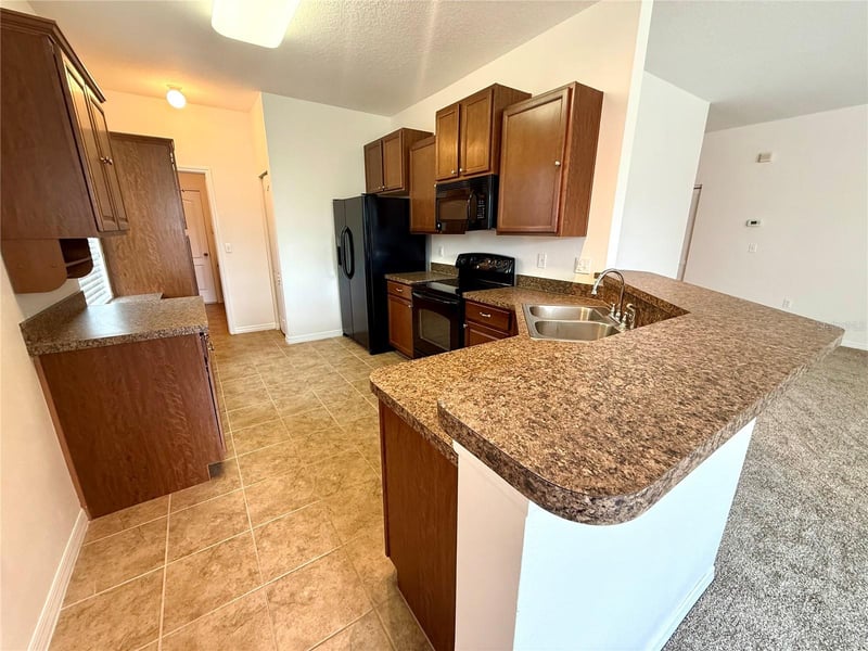 2616 Walden Woods Dr, Plant City, FL 33566