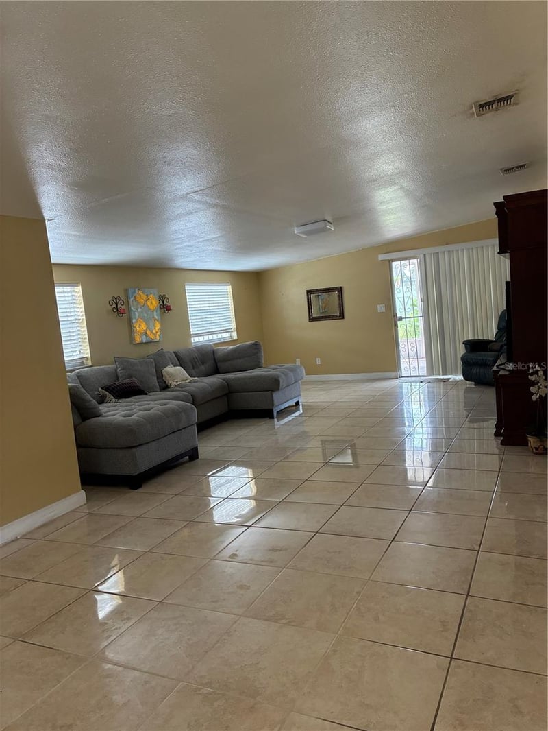 6211 Clark Ave, Tampa, FL 33614