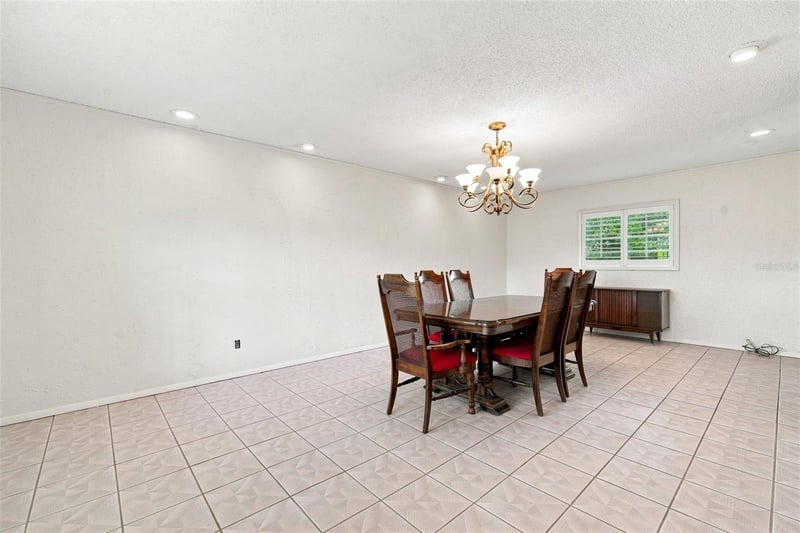 2705 Silver Lake Ave, Tampa, FL 33614