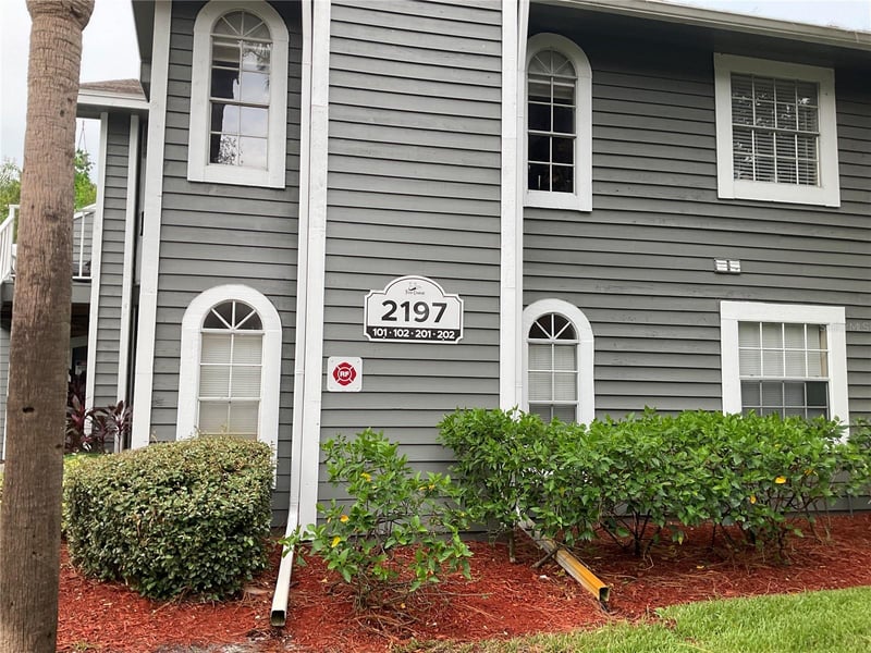 2197 Fox Chase Blvd #101, Palm Harbor, FL 34683