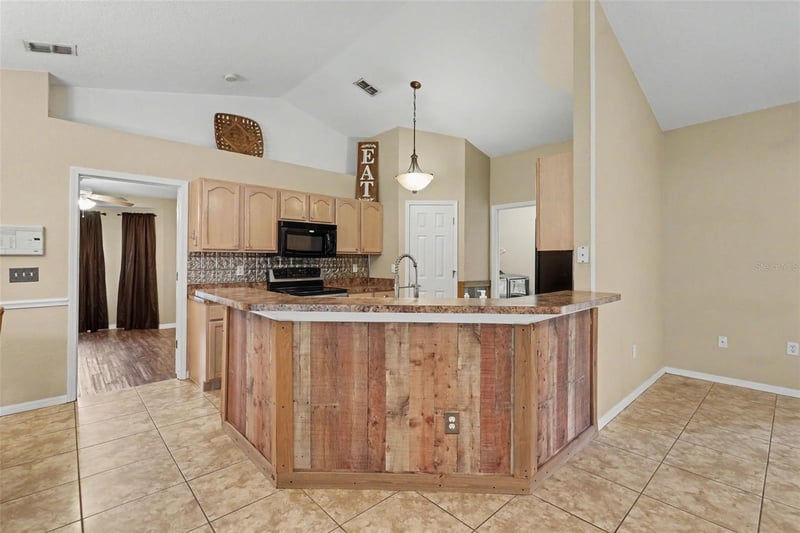 4618 Reola Rd, Dover, FL 33527