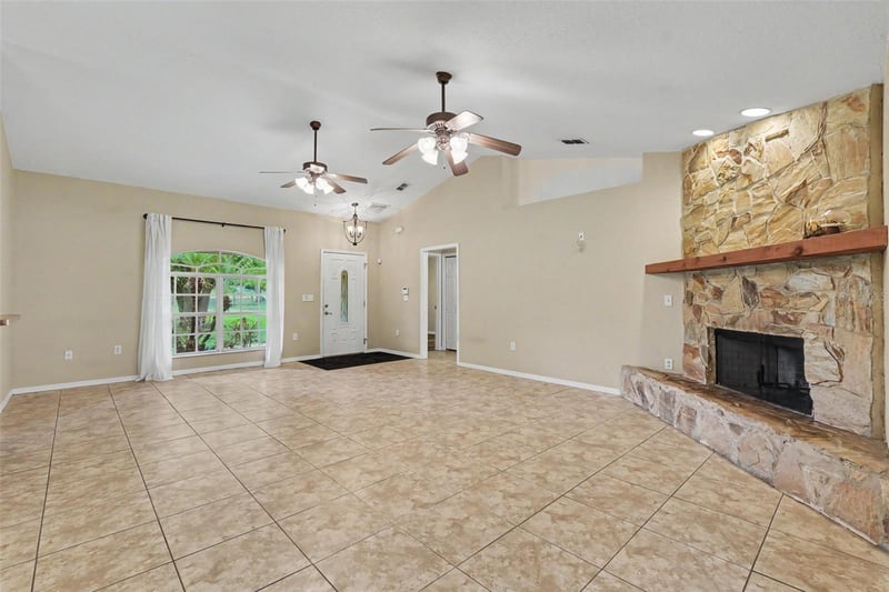 4618 Reola Rd, Dover, FL 33527