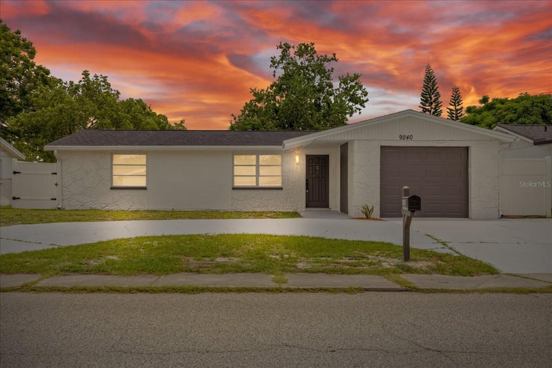 9240 Sterling Ln, Port Richey, FL 34668