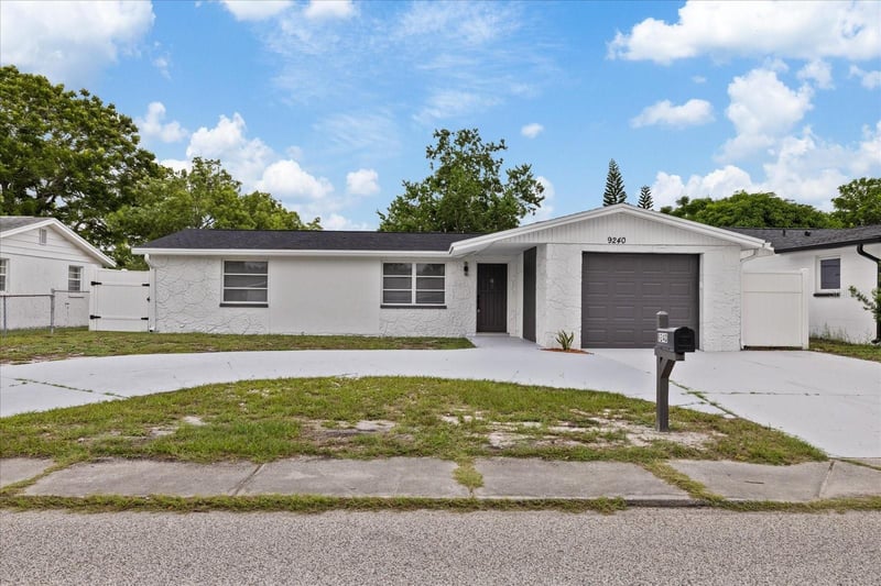 9240 Sterling Ln, Port Richey, FL 34668