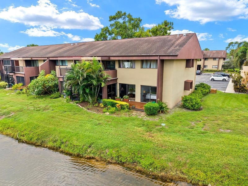 875 Village Dr #101, St Petersburg, FL 33716
