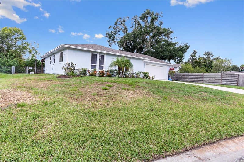 5011 Leon Dr, Palmetto, FL 34221