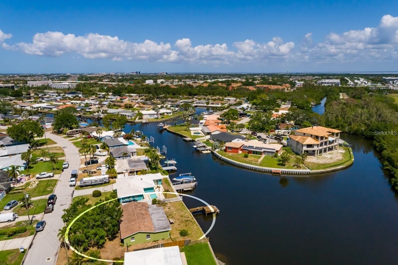 9439 Sun Isle Dr, St Petersburg, FL 33702