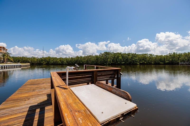 9439 Sun Isle Dr, St Petersburg, FL 33702