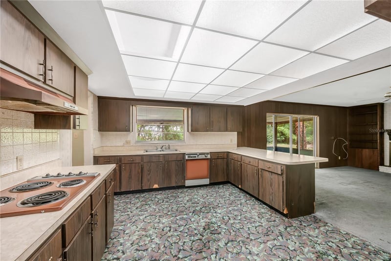606 Greenbriar Dr, Brandon, FL 33511