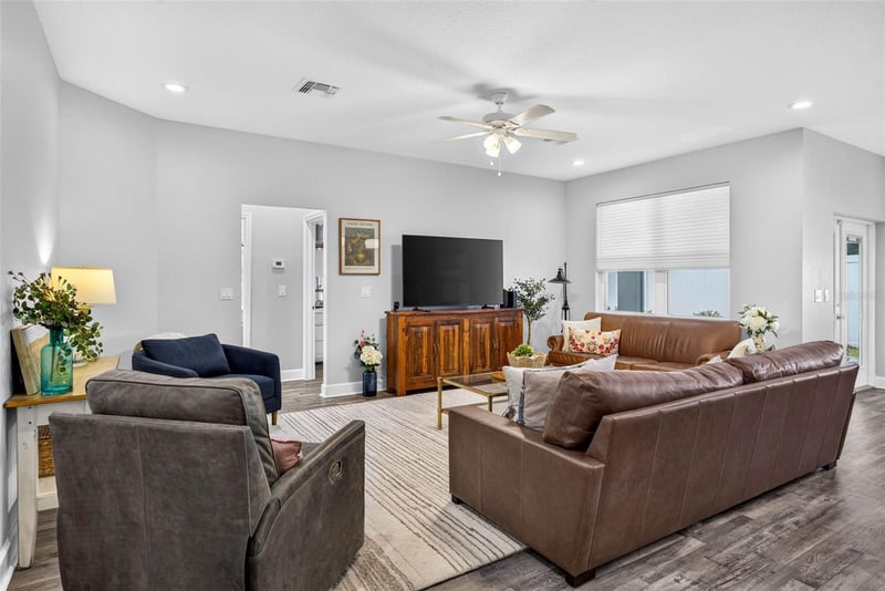 37581 Teri Ct, Dade City, FL 33525