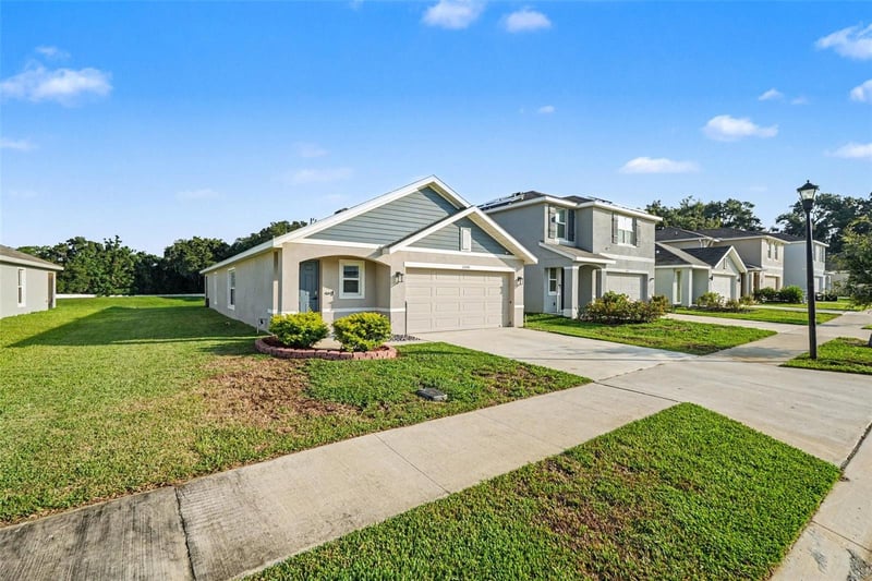 13530 Mount Ivy Ct, Dade City, FL 33525