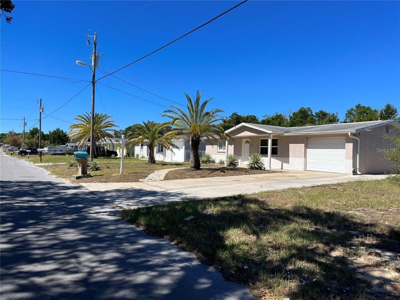 7407 University Dr, Hudson, FL 34667