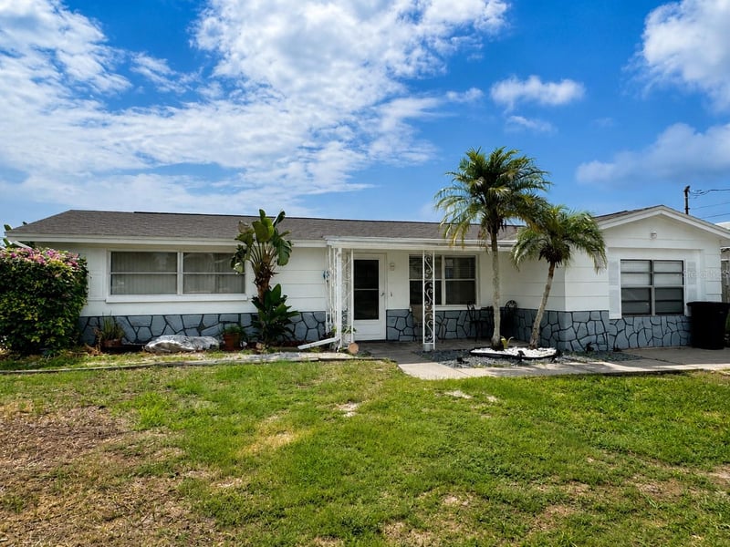 1345 Basswood Dr, Holiday, FL 34690