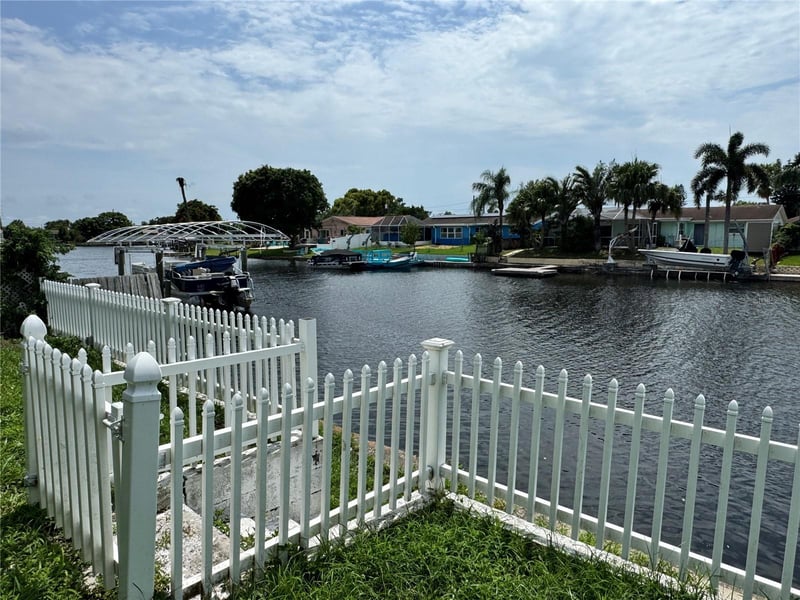 1345 Basswood Dr, Holiday, FL 34690