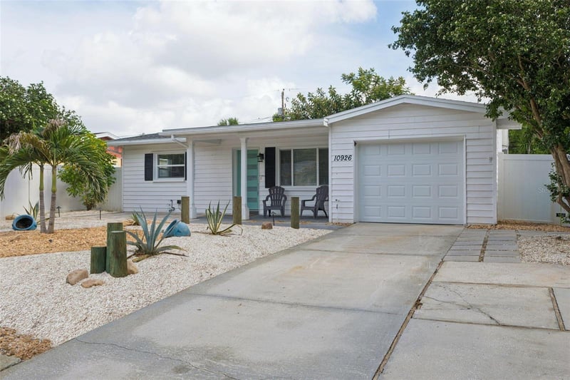 10926 Temple Ave, Seminole, FL 33772