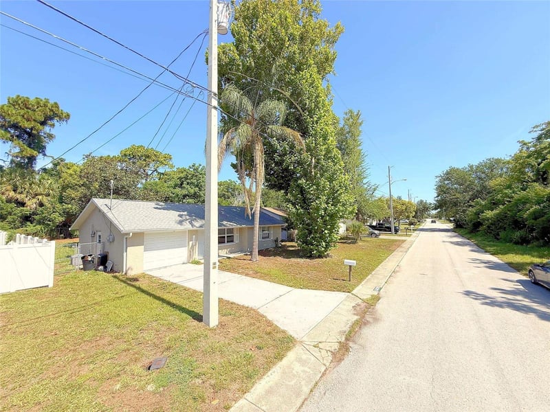 15839 Villa Dr, Hudson, FL 34667