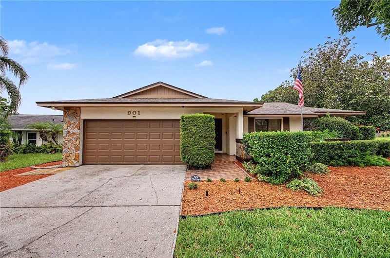 901 Tarawood Ln, Valrico, FL 33594