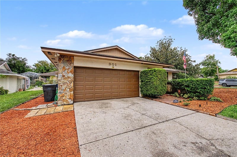 901 Tarawood Ln, Valrico, FL 33594