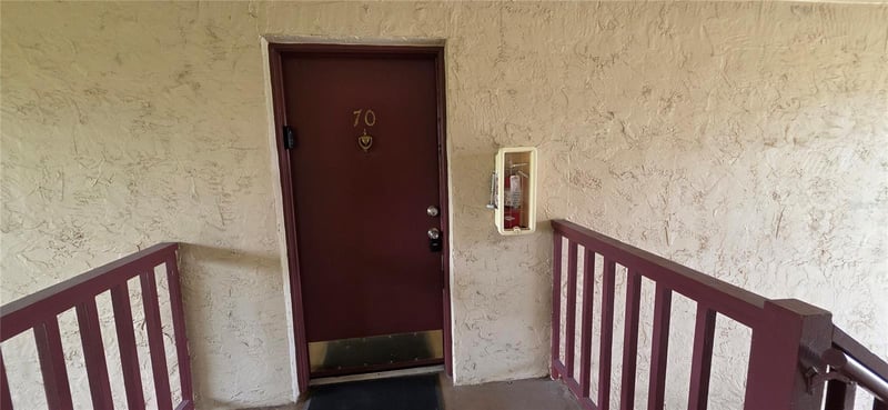 3814 Lake Dr #70, Tampa, FL 33614