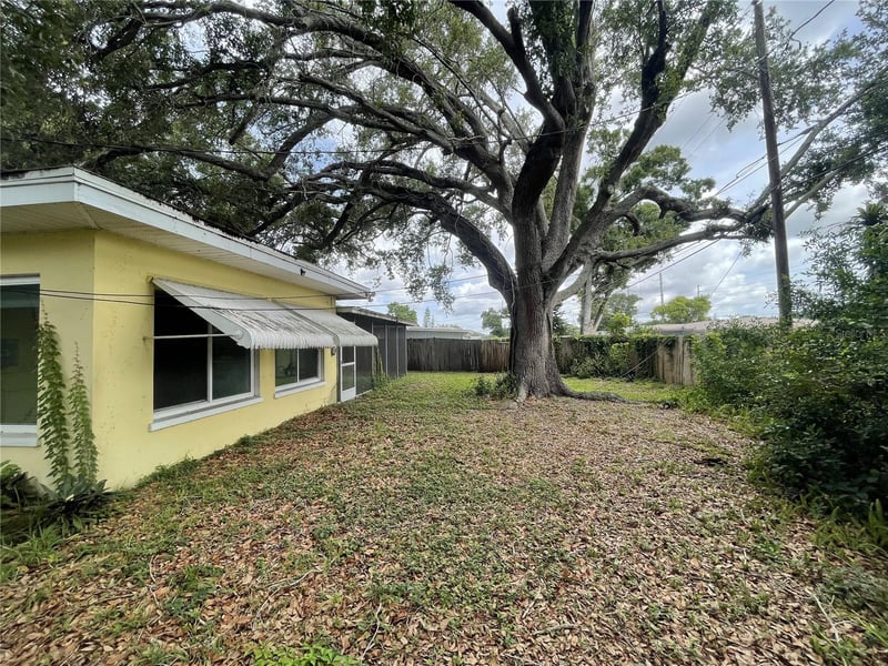 635 Deville Dr, Largo, FL 33771