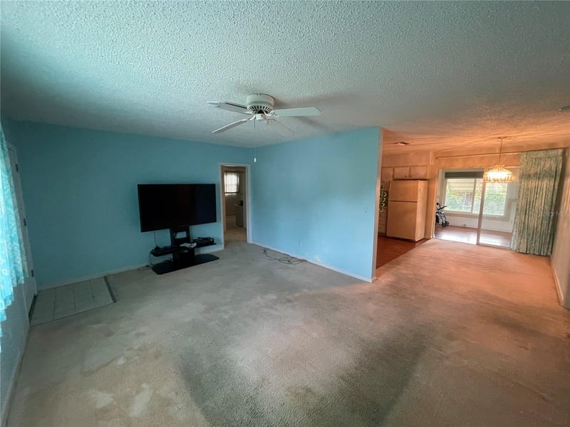 635 Deville Dr, Largo, FL 33771