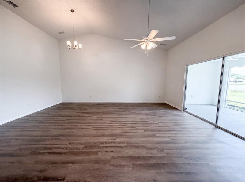 923 Oxford Park Dr #81, Sun City Center, FL 33573