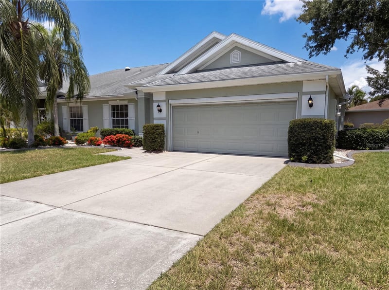 923 Oxford Park Dr #81, Sun City Center, FL 33573
